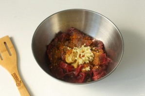 Говядина в рукаве с грибами