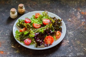 Греческий салат с копченой курицей