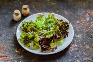 Греческий салат с копченой курицей