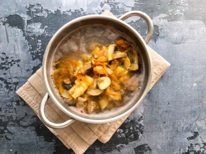 Грибной суп из шампиньонов с гречкой