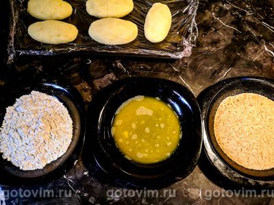 Картофельные котлеты с мясом, сыром и оливками 