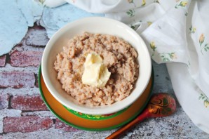 Каша из гречневых хлопьев на молоке