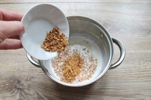 Каша из гречневых хлопьев на молоке