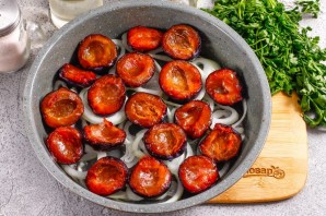 Курица со сливой в духовке