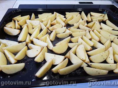 Курица, запеченная с шалфеем и соленой грудинкой Курица, запеченная с шалфеем и соленой грудинкой