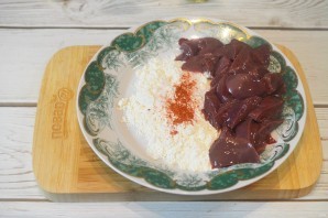 Куриная печень с грибами