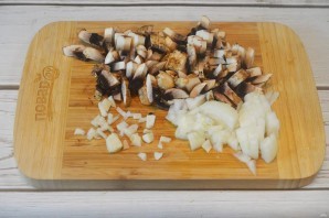 Куриная печень с грибами