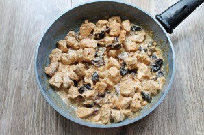 Куриное филе с черносливом