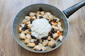 Куриное филе с черносливом