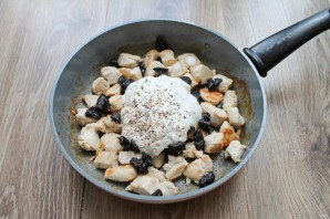 Куриное филе с черносливом