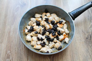 Куриное филе с черносливом