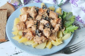 Куриное филе с черносливом
