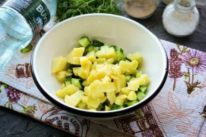 Окрошка на кефире и минералке с курицей Окрошка на кефире и минералке с курицей