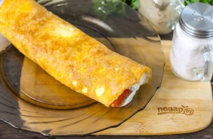 Омлет с лососем и сливочным сыром