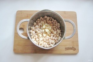 Паштет из фасоли с чесноком