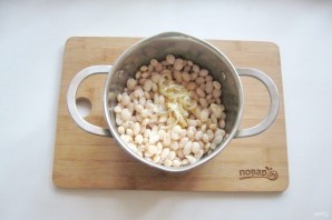 Паштет из фасоли с чесноком