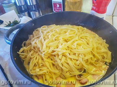 Паста с семгой, шалфеем, сливками и яйцом-пашот