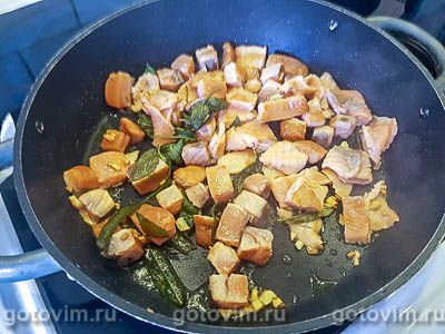 Паста с семгой, шалфеем, сливками и яйцом-пашот