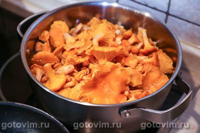 Пельмени с лисичками и беконом Пельмени с лисичками и беконом