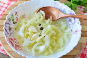 Перец маринованный с луком