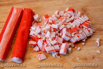 Рулетики из огурцов с крабовыми палочками Рулетики из огурцов с крабовыми палочками