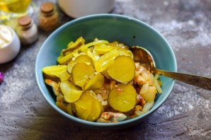 Салат "Хуторок" с курицей Салат "Хуторок" с курицей