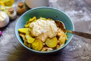 Салат "Хуторок" с курицей Салат "Хуторок" с курицей