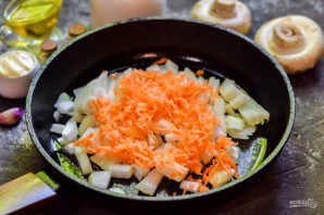 Салат "Хуторок" с курицей Салат "Хуторок" с курицей