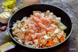 Салат "Хуторок" с курицей Салат "Хуторок" с курицей