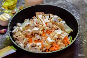 Салат "Хуторок" с курицей Салат "Хуторок" с курицей