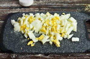 Салат из консервированных шампиньонов и кукурузы