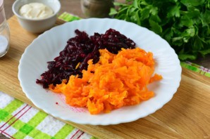 Салат "Лохматый" с колбасой