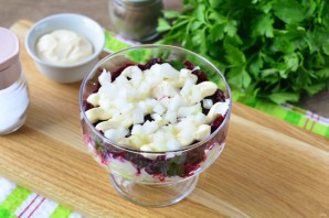 Салат "Лохматый" с колбасой