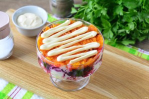 Салат "Лохматый" с колбасой