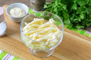 Салат "Лохматый" с колбасой