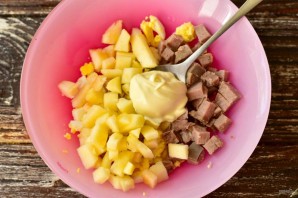 Салат с языком и яблоком Салат с языком и яблоком