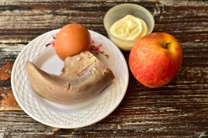 Салат с языком и яблоком Салат с языком и яблоком