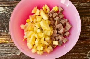 Салат с языком и яблоком Салат с языком и яблоком