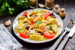 Салат с курицей и гренками Салат с курицей и гренками