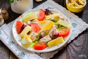 Салат с курицей и гренками Салат с курицей и гренками