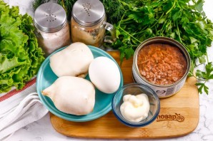 Салат с тунцом и кальмарами