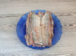 Селедка в томатном соусе с луком