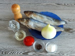 Селедка в томатном соусе с луком