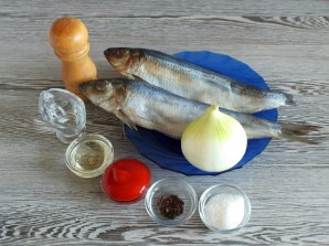 Селедка в томатном соусе с луком