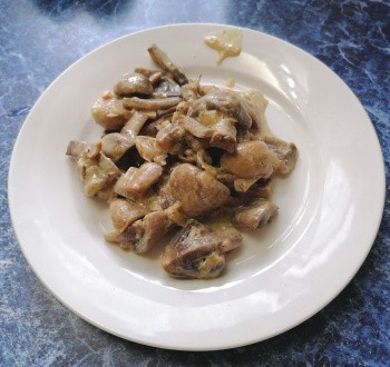 Шампиньоны в сметане жареные на сковороде Шампиньоны в сметане жареные на сковороде