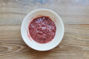 Слоеный пирог с малиновым вареньем