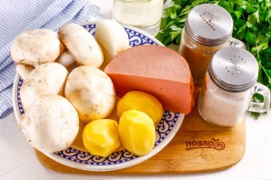 Суп с грибами и колбасой