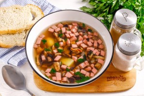 Суп с грибами и колбасой