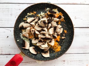 Суп с колбасой и грибами Суп с колбасой и грибами