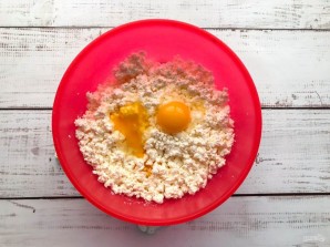 Сырники с изюмом в духовке Сырники с изюмом в духовке